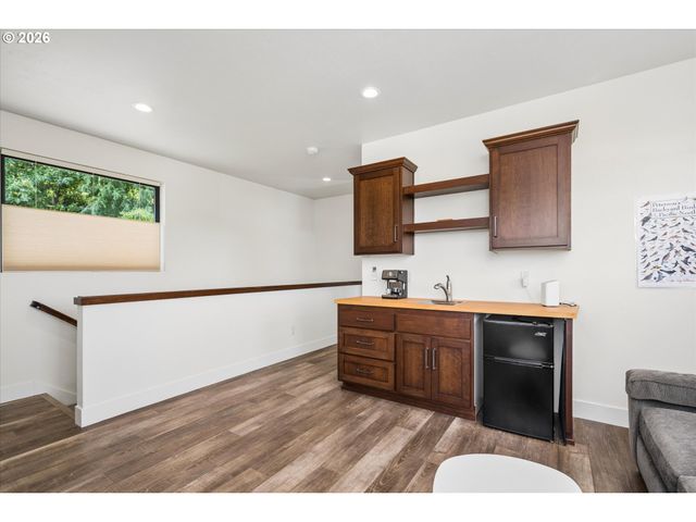 1179 HYDE PARK Pl, Eugene, OR 97401