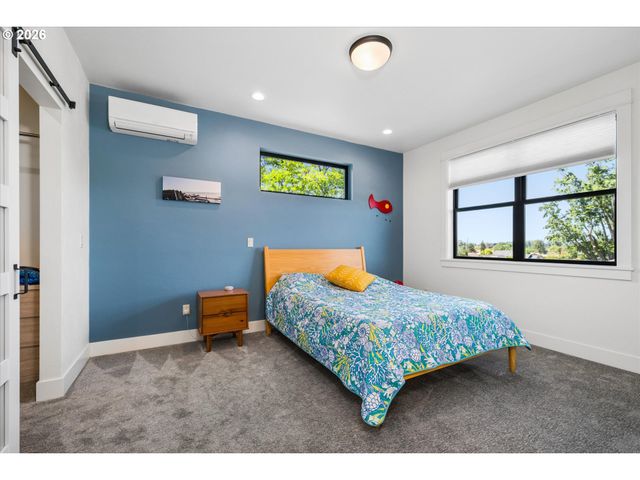 1179 HYDE PARK Pl, Eugene, OR 97401