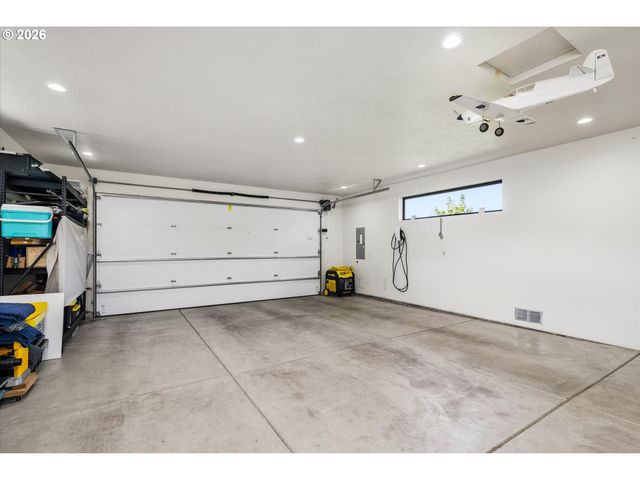 1179 HYDE PARK Pl, Eugene, OR 97401