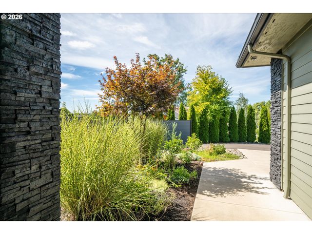 1179 HYDE PARK Pl, Eugene, OR 97401