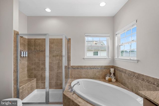 26042 FIRST FROST WAY, Chantilly, VA 20152