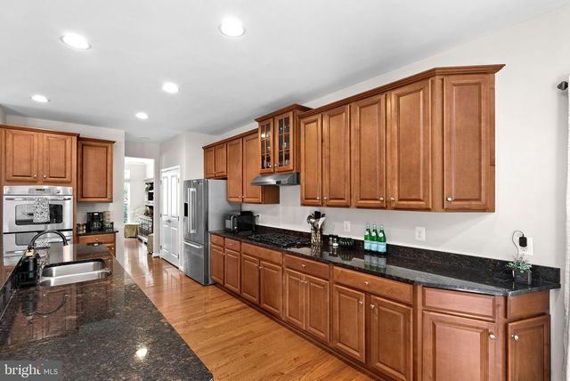 26042 FIRST FROST WAY, Chantilly, VA 20152