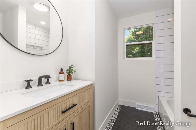 578 Arrowhead Avenue, Grand Rapids, MI 49546