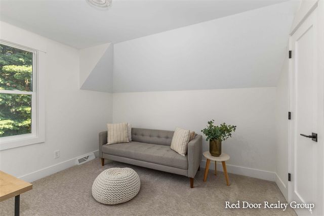 578 Arrowhead Avenue, Grand Rapids, MI 49546