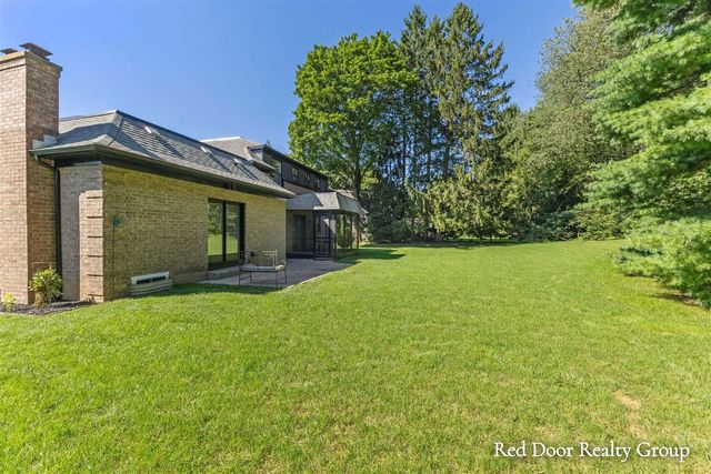 578 Arrowhead Avenue, Grand Rapids, MI 49546