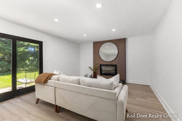 578 Arrowhead Avenue, Grand Rapids, MI 49546