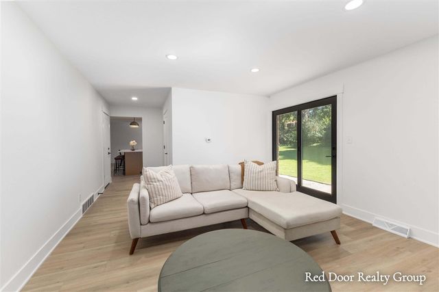 578 Arrowhead Avenue, Grand Rapids, MI 49546