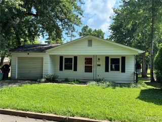 210 N 6th Street, Elsberry, MO 63343