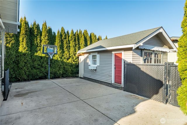1705 Marshall Avenue, Enumclaw, WA 98022