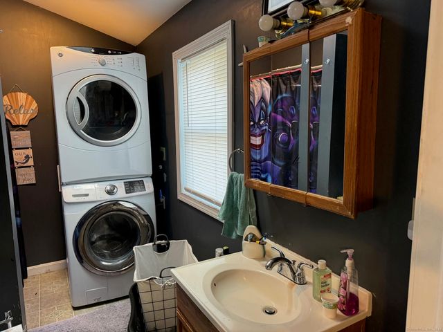 19 Bolles Street, Putnam, CT 06260