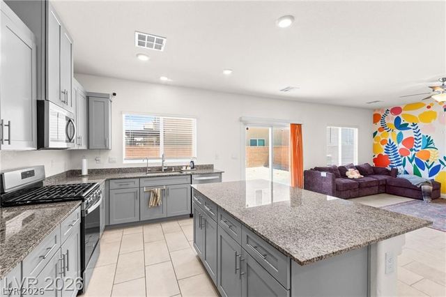 1880 Vass Springs Place, North Las Vegas, NV 89084
