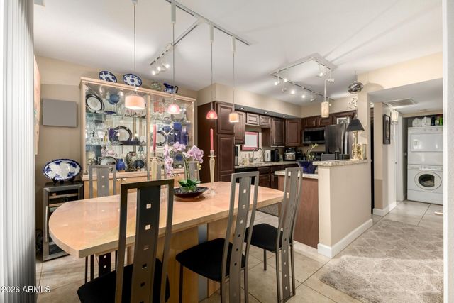 1241 E MEDLOCK Drive 213, Phoenix, AZ 85014