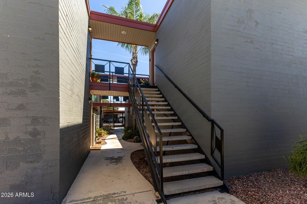 1241 E MEDLOCK Drive 213, Phoenix, AZ 85014