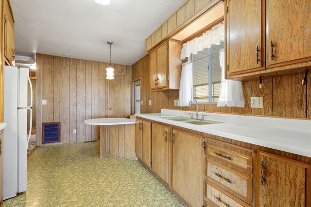 630 W Hermosa Street Spc 6, Lindsay, CA 93247