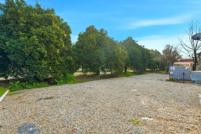 630 W Hermosa Street Spc 6, Lindsay, CA 93247