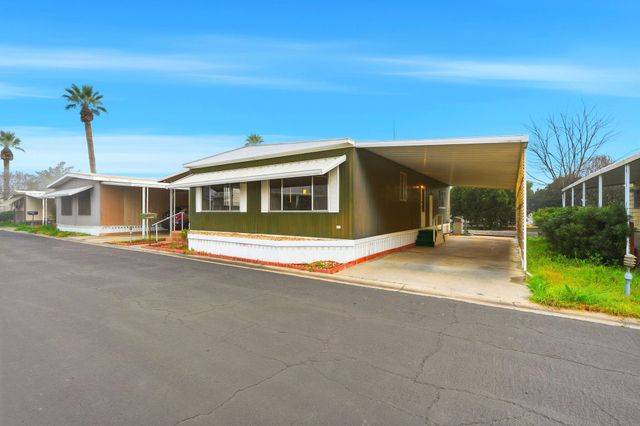 630 W Hermosa Street Spc 6, Lindsay, CA 93247