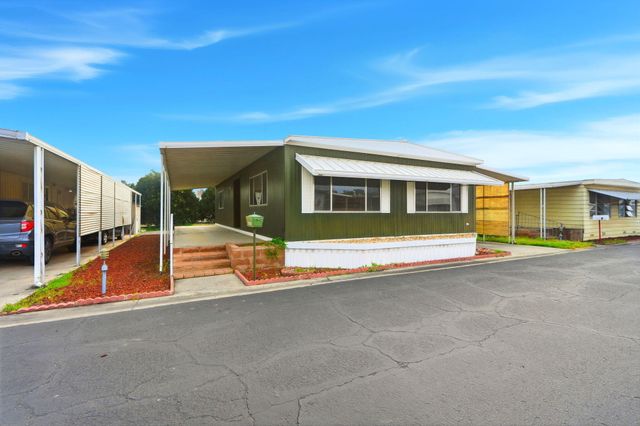 630 W Hermosa Street Spc 6, Lindsay, CA 93247