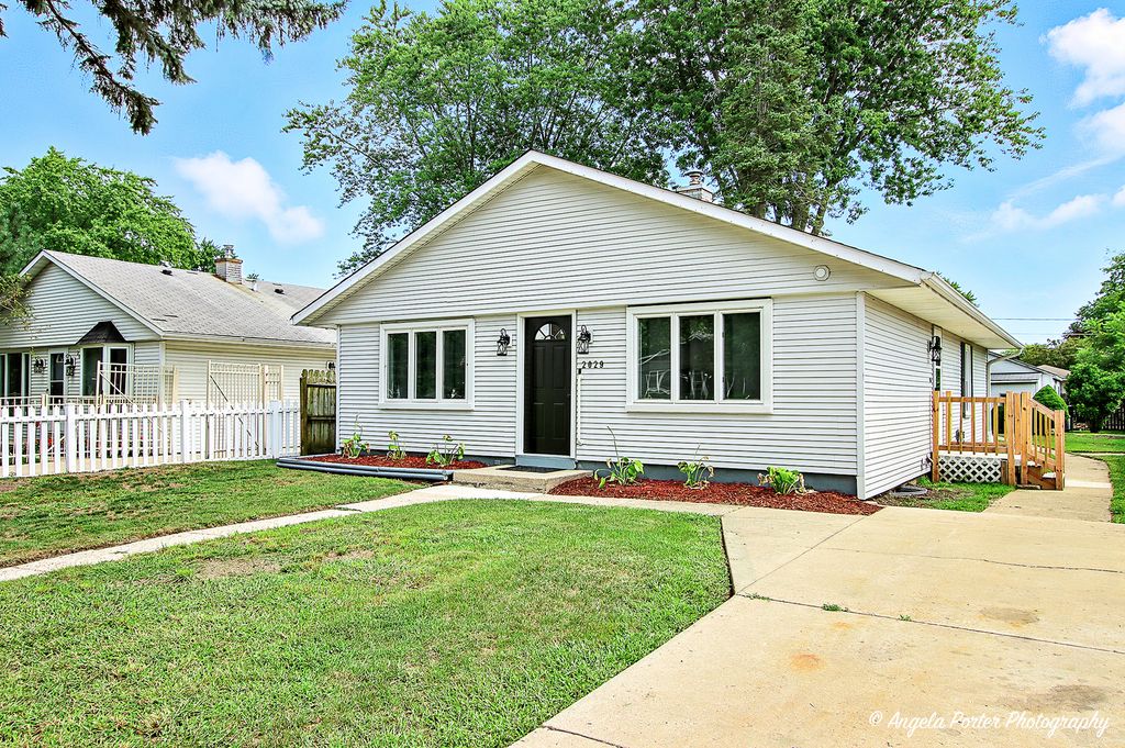 2029 Gideon Avenue, Zion, IL 60099
