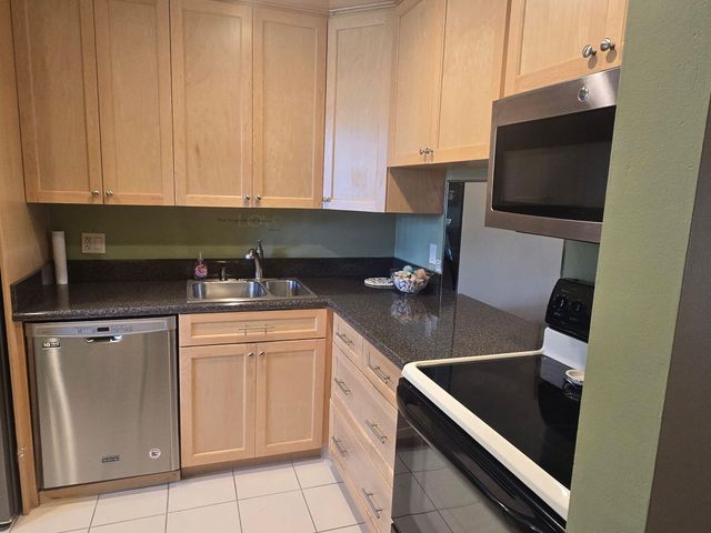135 LAKE MERYL Drive, West Palm Beach, FL 33411