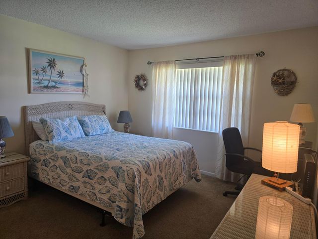 135 LAKE MERYL Drive, West Palm Beach, FL 33411