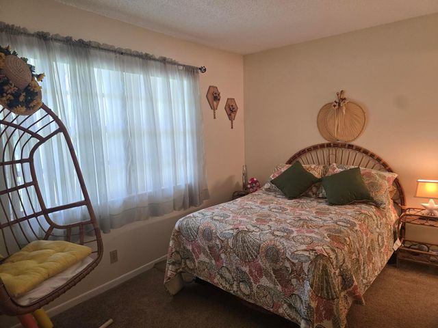 135 LAKE MERYL Drive, West Palm Beach, FL 33411
