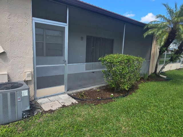 135 LAKE MERYL Drive, West Palm Beach, FL 33411