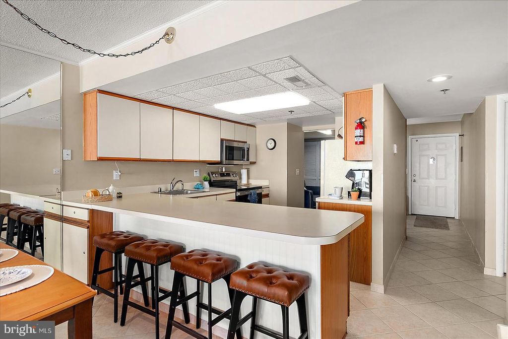 Image 16 of property listing at 9800 COASTAL HWY #607, Ocean City, MD 21842