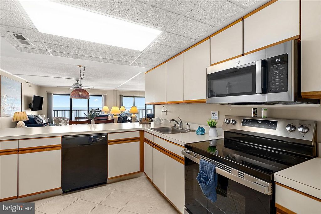 Image 19 of property listing at 9800 COASTAL HWY #607, Ocean City, MD 21842