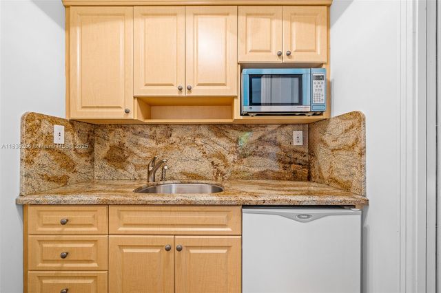 10735 SW 58th Ave, Pinecrest, FL 33156