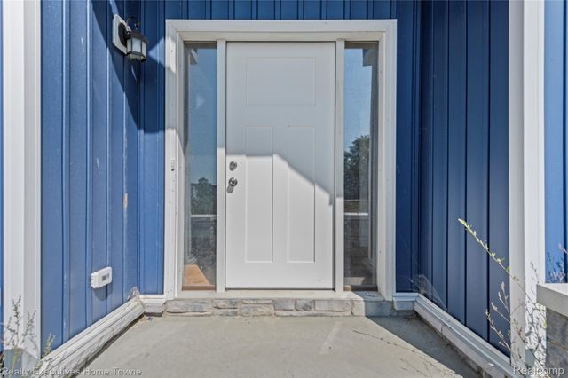 7082 SPRINGBORN Road, China Township, MI 48054