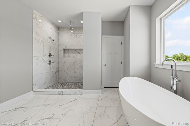 7082 SPRINGBORN Road, China Township, MI 48054