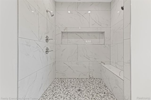 7082 SPRINGBORN Road, China Township, MI 48054