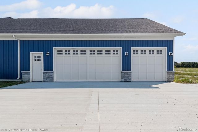 7082 SPRINGBORN Road, China Township, MI 48054