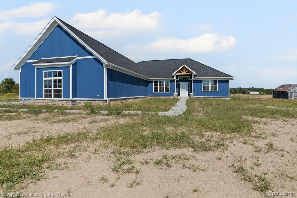 7082 SPRINGBORN Road, China Township, MI 48054