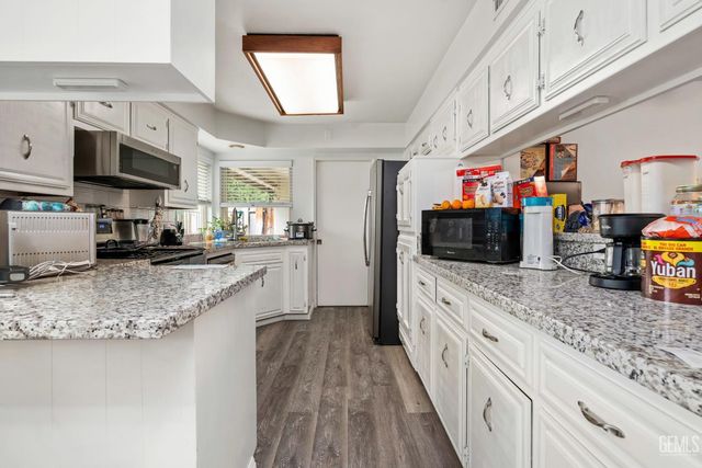 517 New Stine Road, Bakersfield, CA 93309