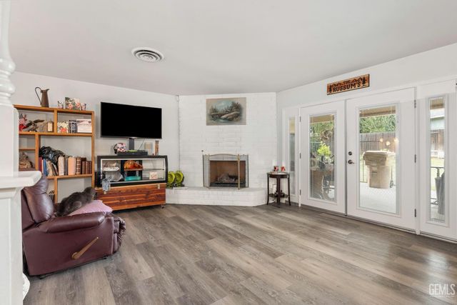517 New Stine Road, Bakersfield, CA 93309