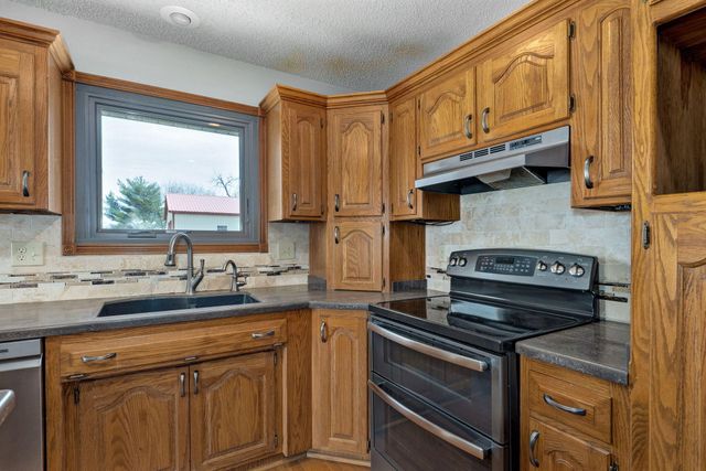 1476 E Peartree Drive, Ozark, MO 65721