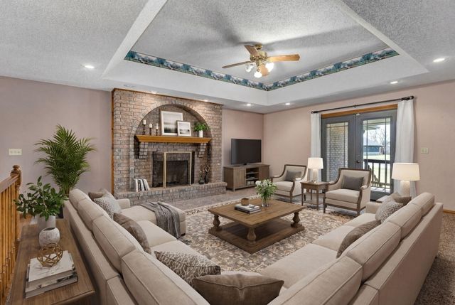 1476 E Peartree Drive, Ozark, MO 65721