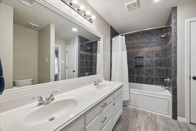 2867 Misty Bay Drive, Dickinson, TX 77539