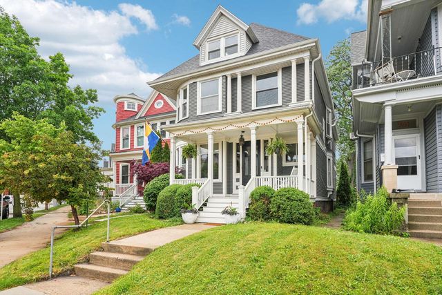 2003 N Bartlett AVENUE, Milwaukee, WI 53202
