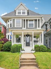 2003 N Bartlett AVENUE, Milwaukee, WI 53202
