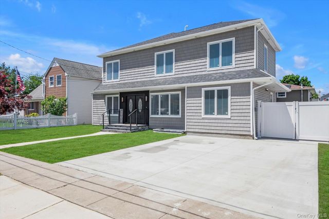 22 Miller Circle, Hicksville, NY 11801