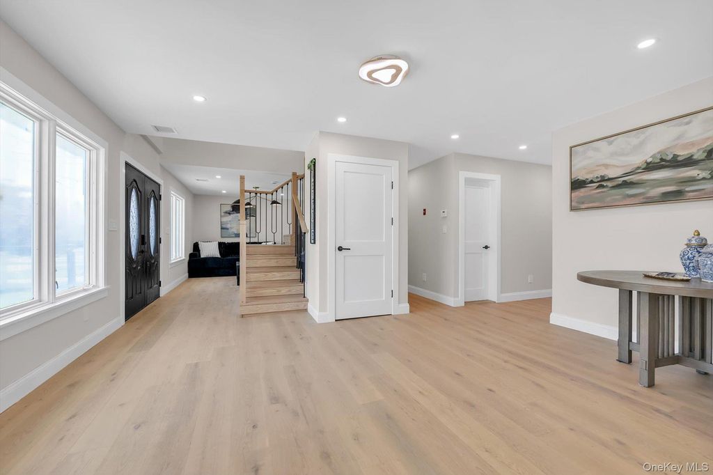 22 Miller Circle, Hicksville, NY 11801 — photo 3