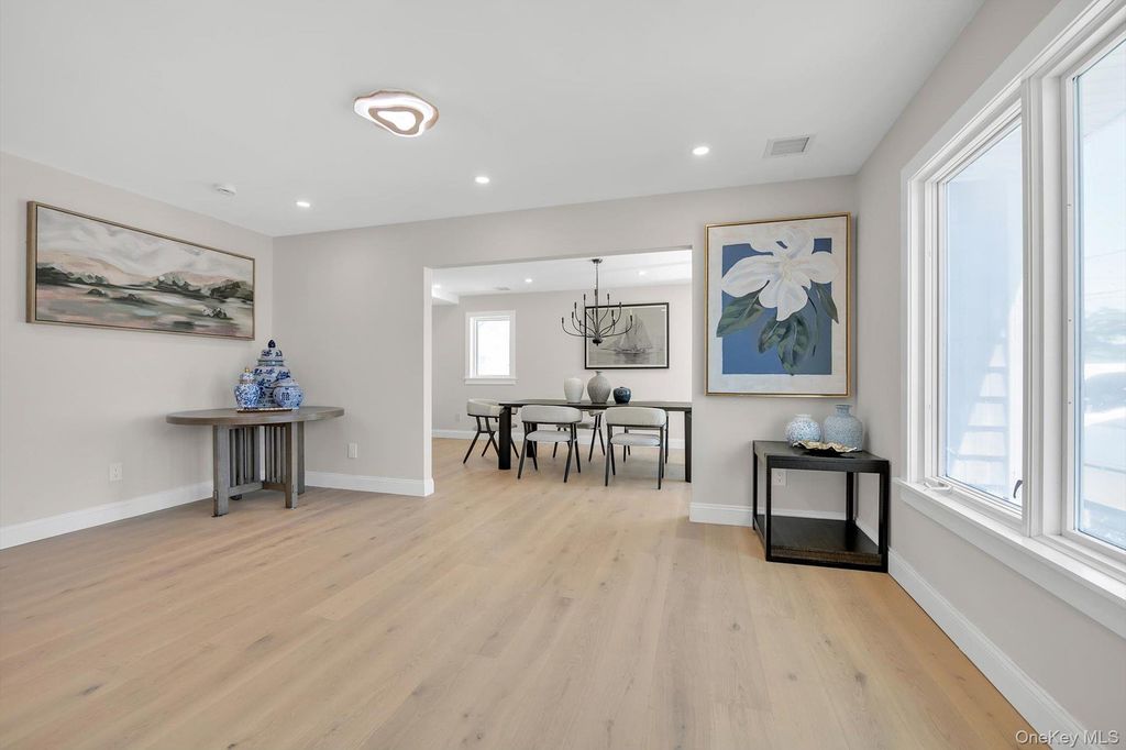 22 Miller Circle, Hicksville, NY 11801 — photo 4
