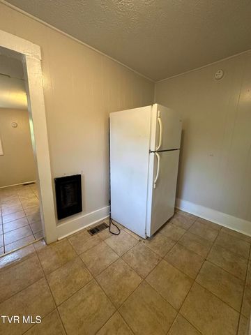 2712 Fort Henry Drive, Kingsport, TN 37664