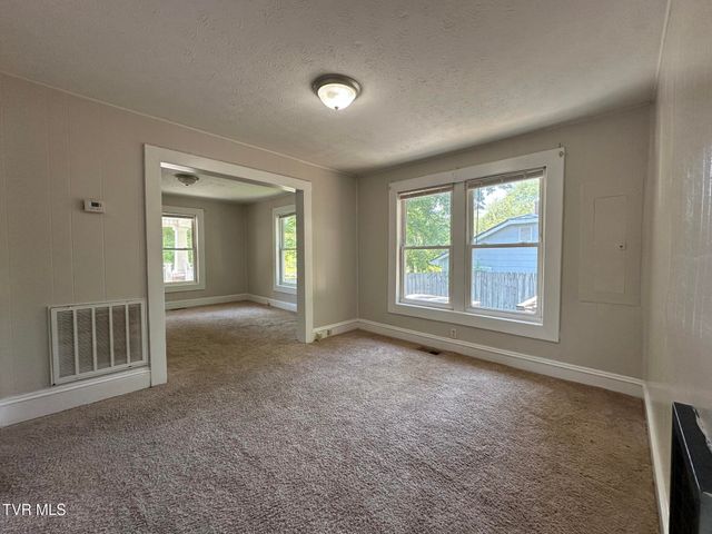 2712 Fort Henry Drive, Kingsport, TN 37664