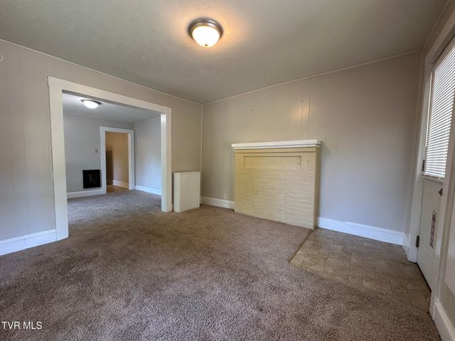 2712 Fort Henry Drive, Kingsport, TN 37664