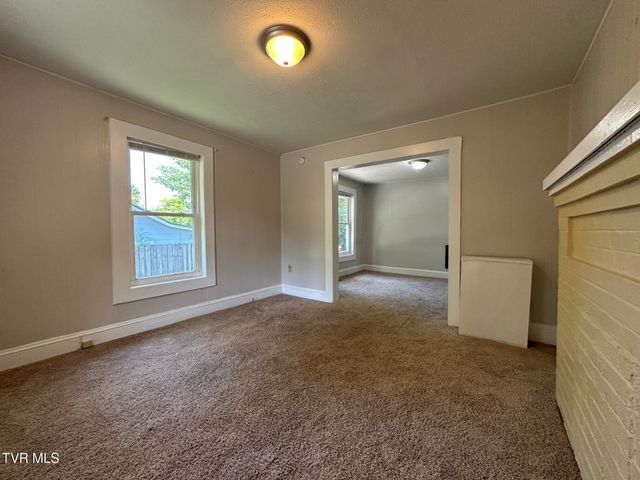 2712 Fort Henry Drive, Kingsport, TN 37664