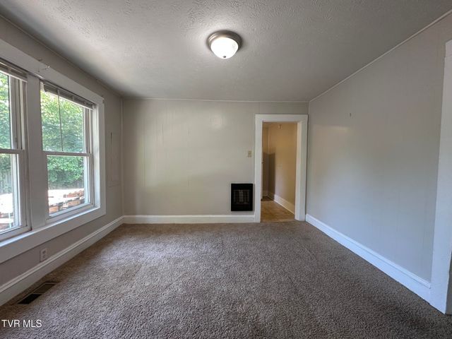 2712 Fort Henry Drive, Kingsport, TN 37664