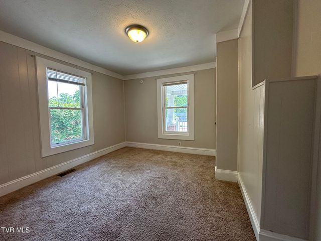 2712 Fort Henry Drive, Kingsport, TN 37664